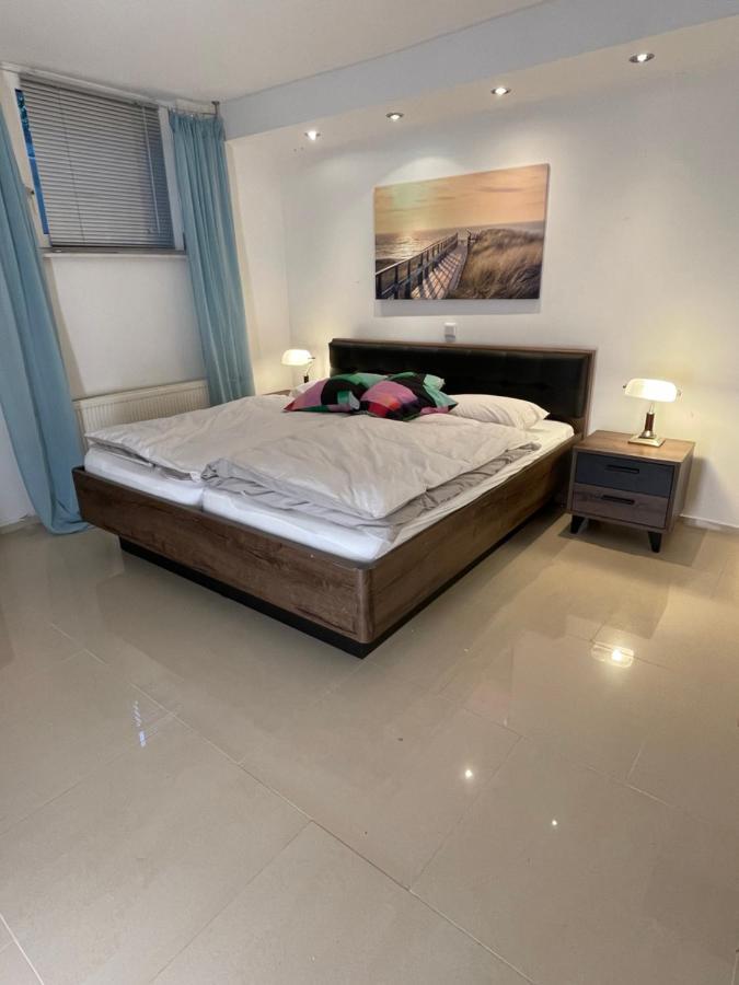 Appartamento 4 Bedrooms, 2 Bathrooms, Kitchen, Terrace - 10 Min To Fairground